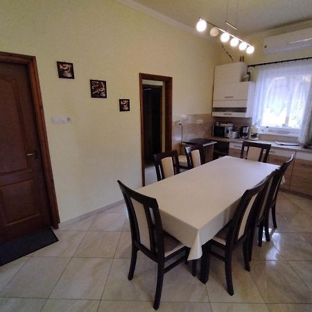 Kurucz Vendeghaz Hajduszoboszlo Apartment Екстериор снимка