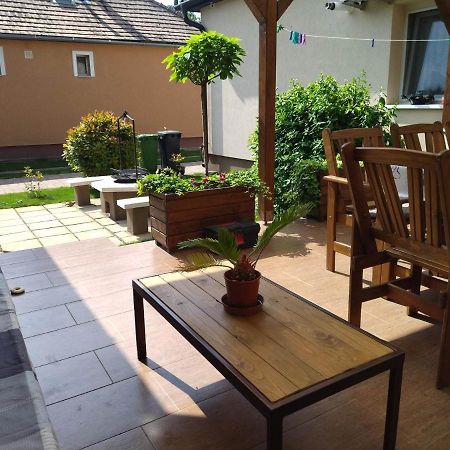 Kurucz Vendeghaz Hajduszoboszlo Apartment Екстериор снимка