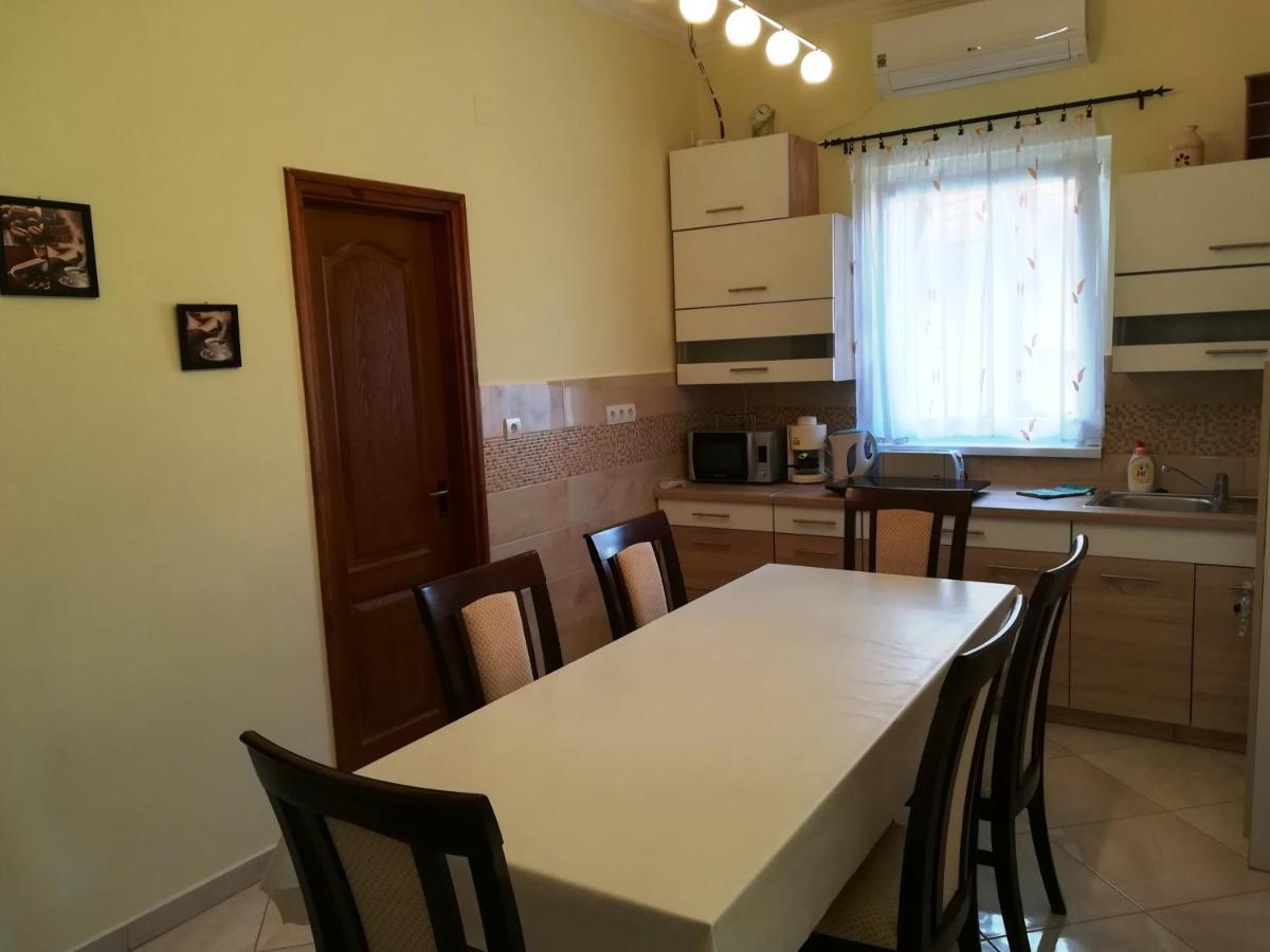 Kurucz Vendeghaz Hajduszoboszlo Apartment Екстериор снимка