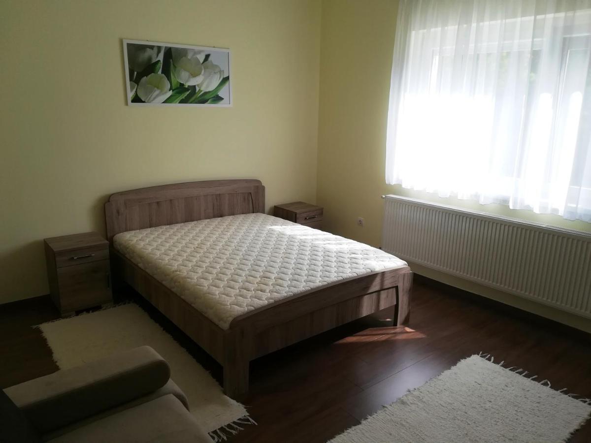 Kurucz Vendeghaz Hajduszoboszlo Apartment Екстериор снимка
