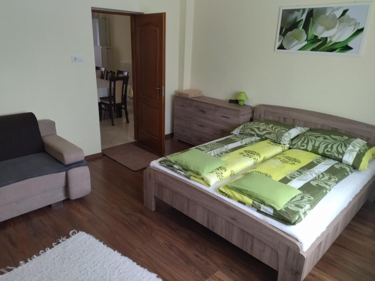 Kurucz Vendeghaz Hajduszoboszlo Apartment Екстериор снимка