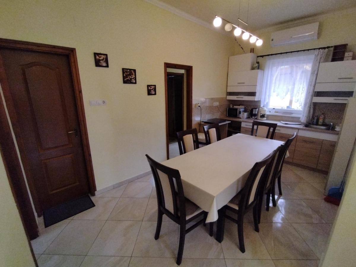 Kurucz Vendeghaz Hajduszoboszlo Apartment Екстериор снимка