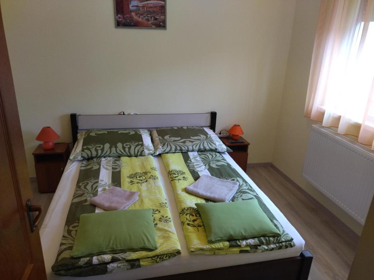 Kurucz Vendeghaz Hajduszoboszlo Apartment Екстериор снимка