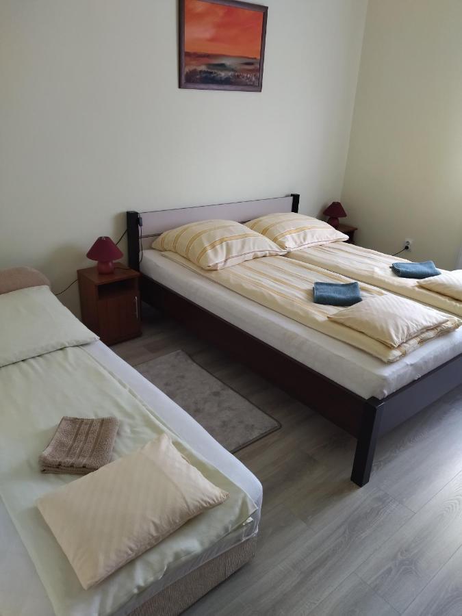 Kurucz Vendeghaz Hajduszoboszlo Apartment Екстериор снимка