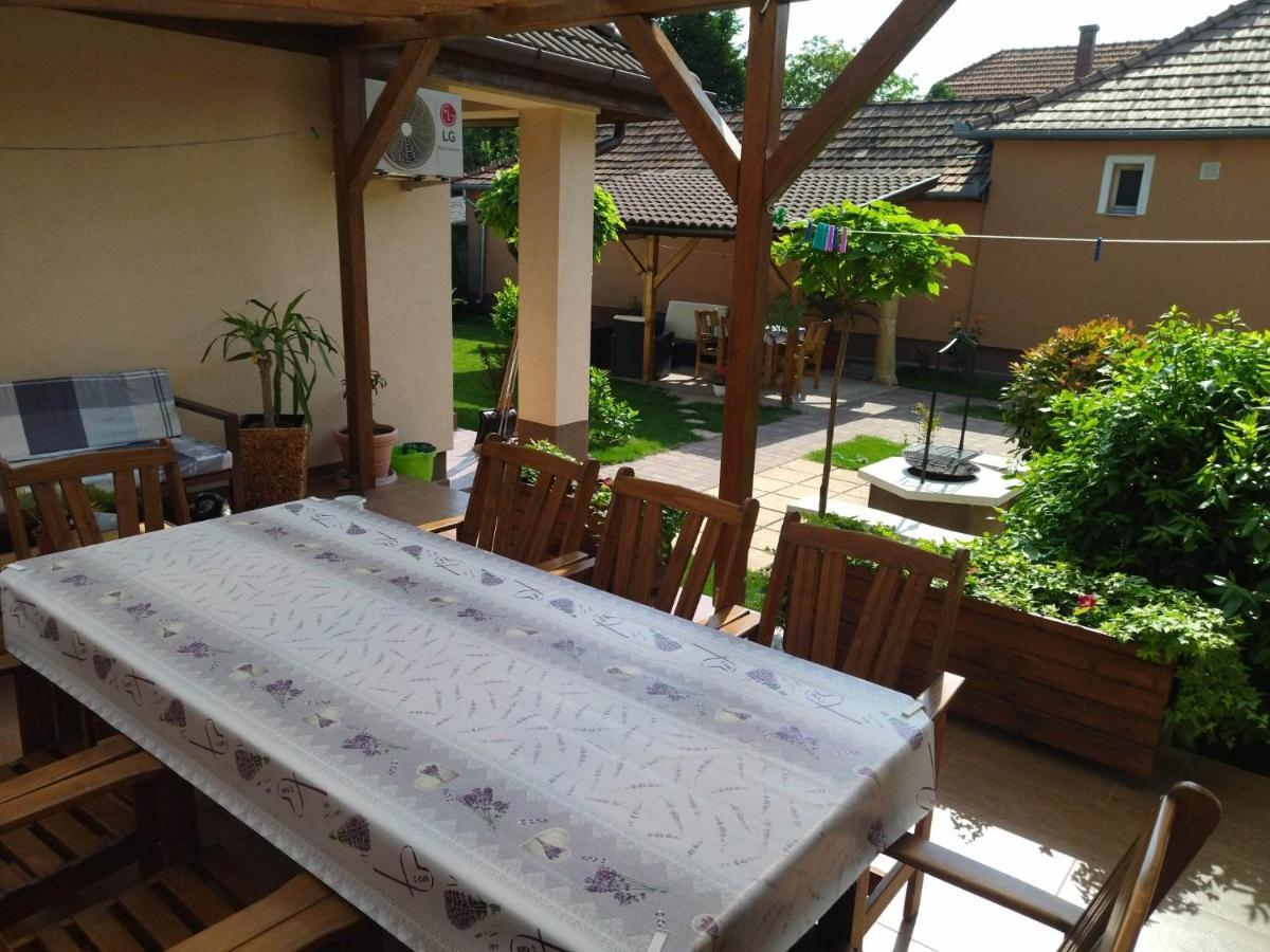 Kurucz Vendeghaz Hajduszoboszlo Apartment Екстериор снимка
